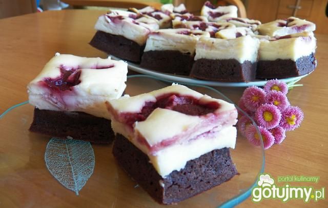 Sernikobrownie z truskawkami