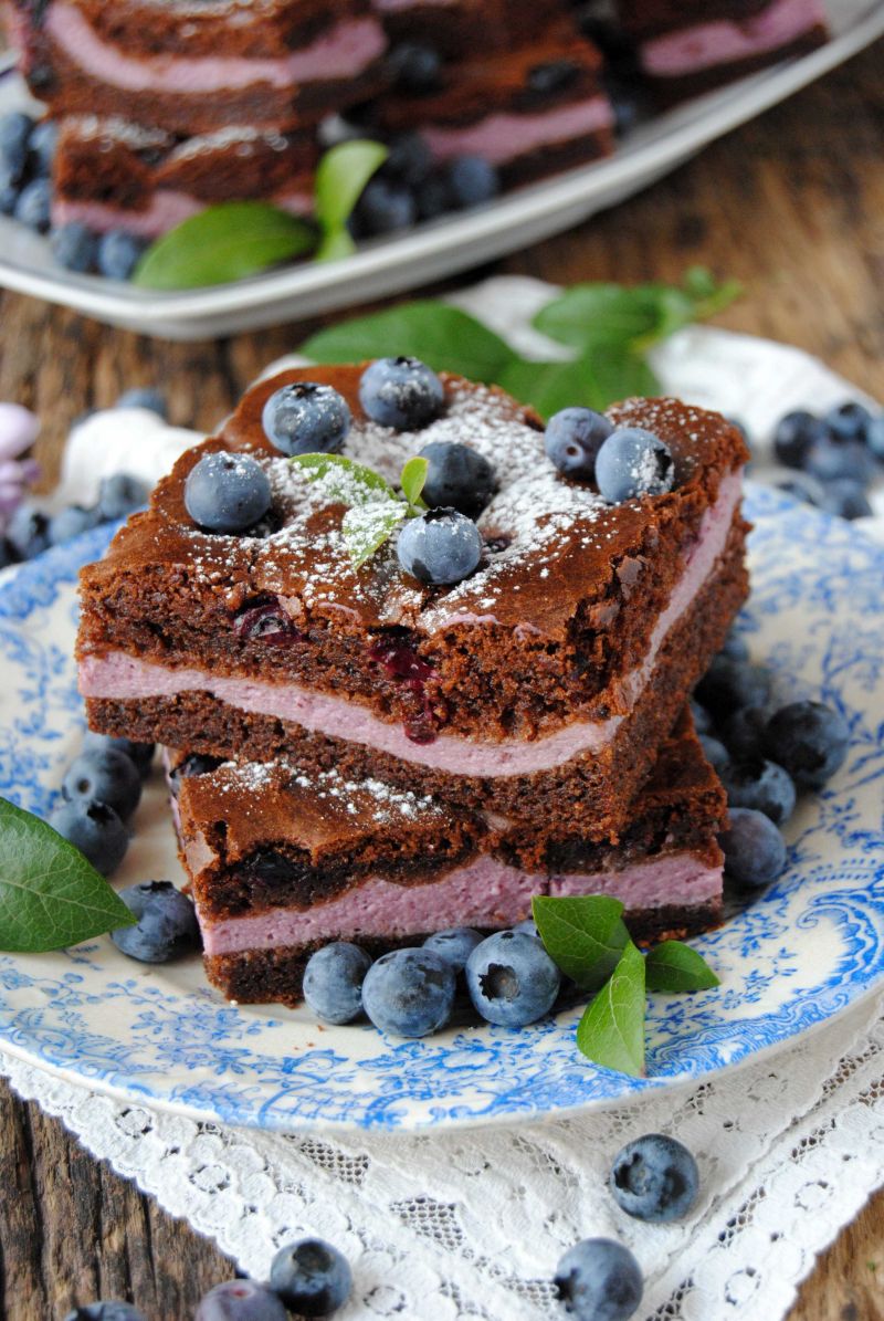 Sernikobrownies z borówką amerykańską
