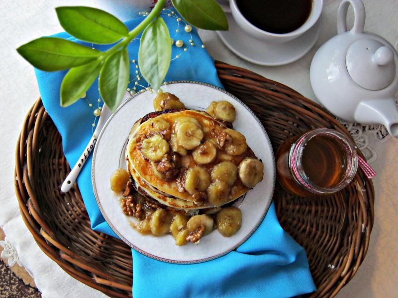 Sernikowe placuszki z karmelizowanym bananem