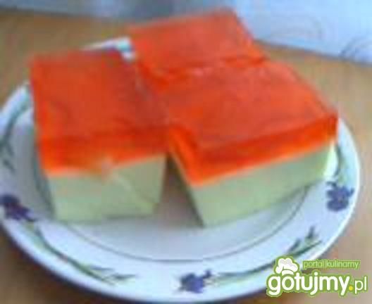 Sero-śmietanowiec z galaretką na zimno