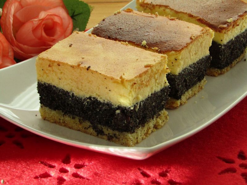 Seromakowiec z bakaliami  Seromakowiec z bakaliami