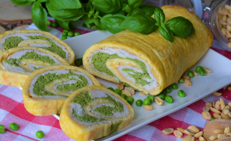 Serowa rolada z zielonym farszem 