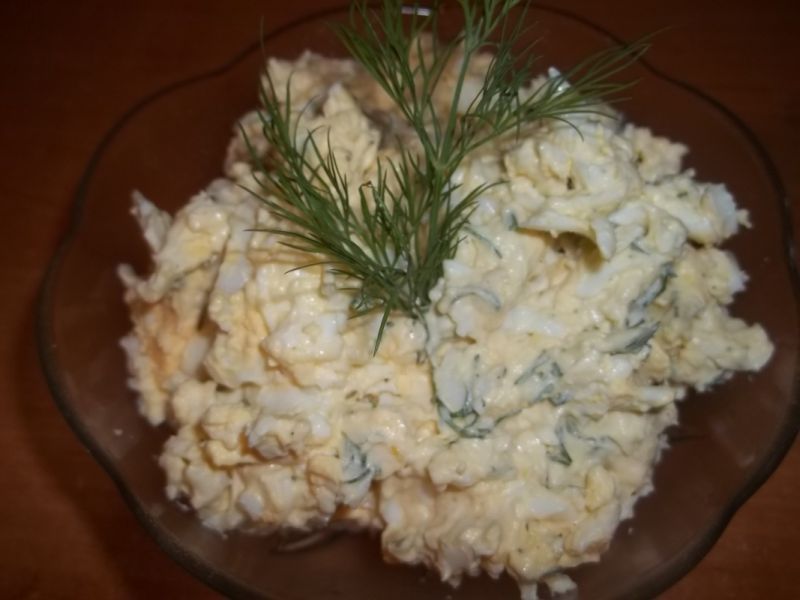 Serowa sałatka z jajkiem