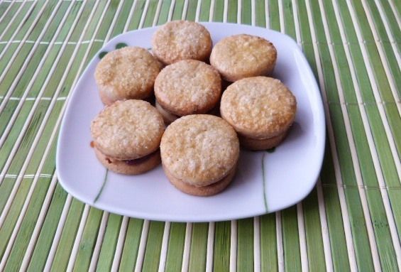 Serowe ciasteczka z marmoladą