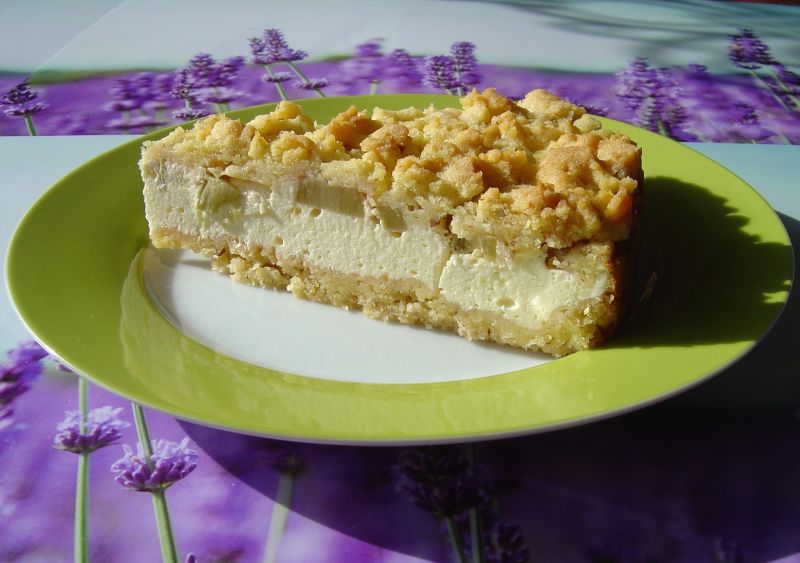 Serowe ciasto z rabarbarem i kruszonką Serowe ciasto z rabarbarem i kruszonką
