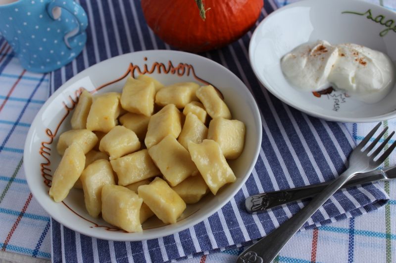 Serowe kluski z dyniowym puree