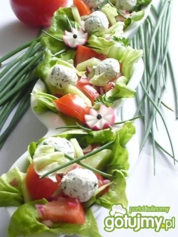 Serowe kulki na sałacie Serowe kulki na sałacie