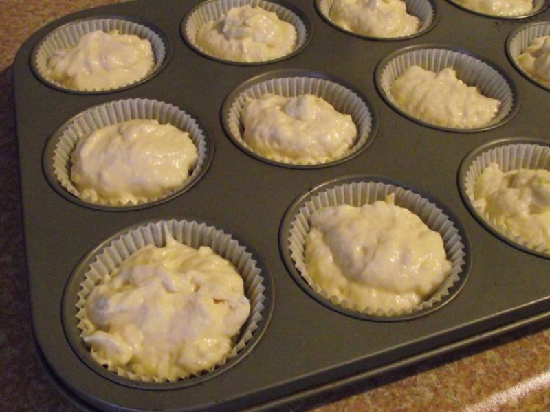 Serowe muffiny z wiśniami z kompotu