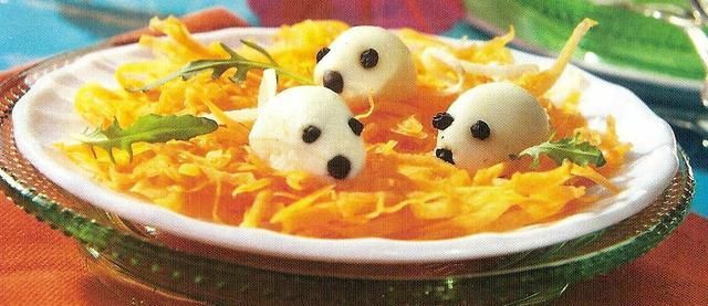 Serowe myszki na łące Serowe myszki na łące