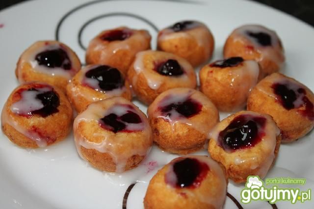 Serowe pączki z porzeczkowym oczkiem 