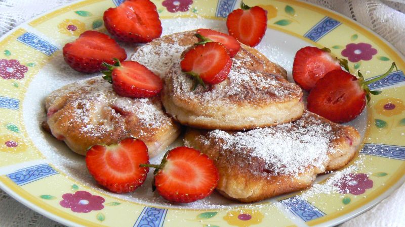 Serowe placuszki z truskawkami