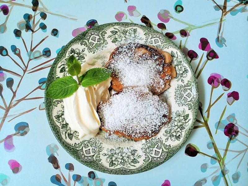 Serowe placuszki ze śliwkami