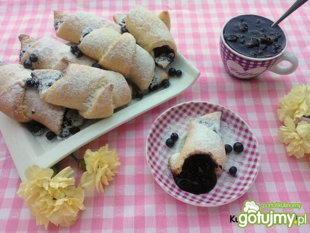 Serowe rogaliki z jagodami Serowe rogaliki z jagodami