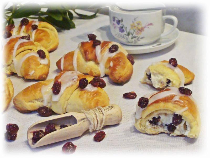 Serowe rogaliki z żurawiną 