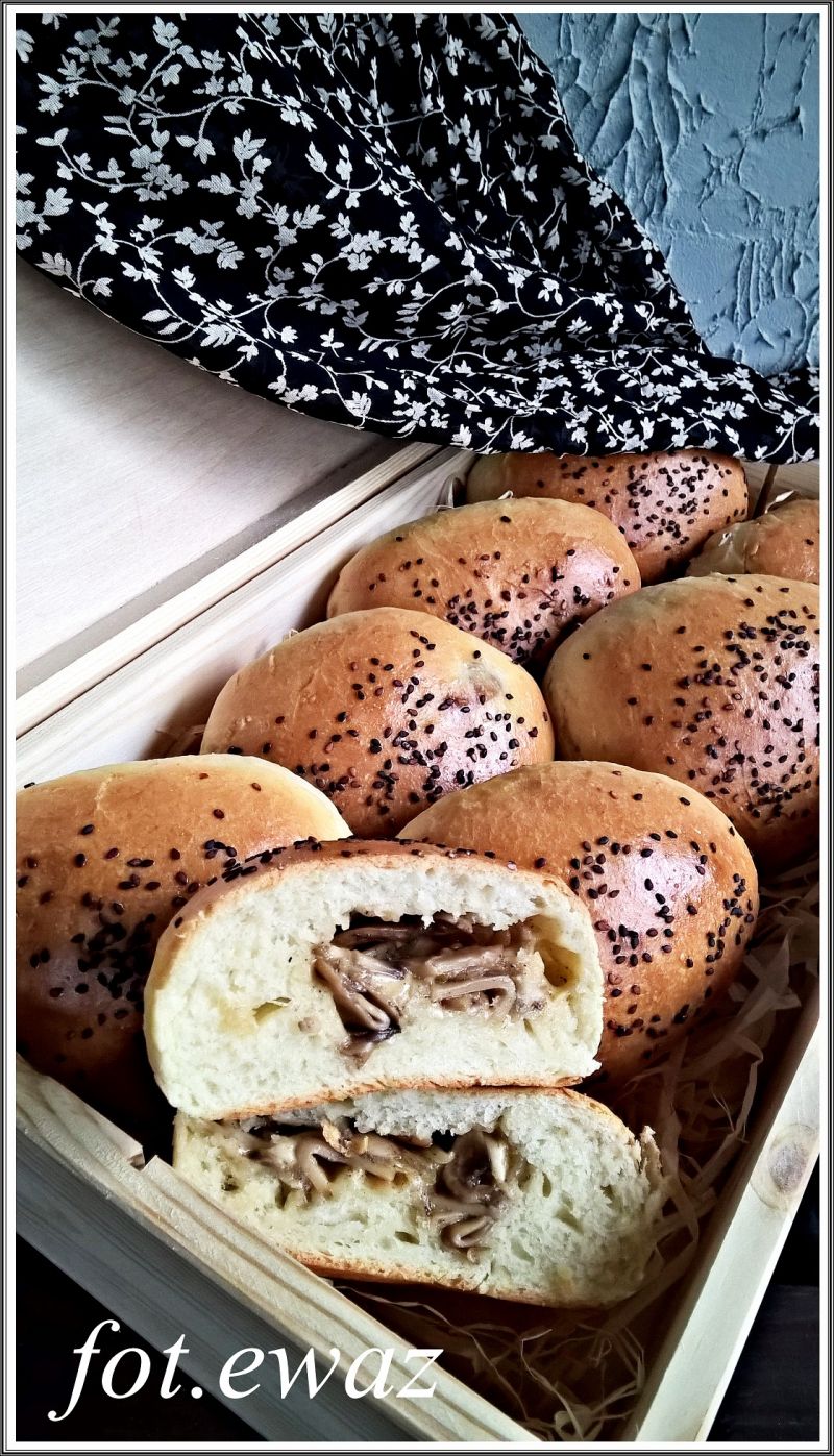 Serowo pieczarkowe bułeczki Serowo pieczarkowe bułeczki