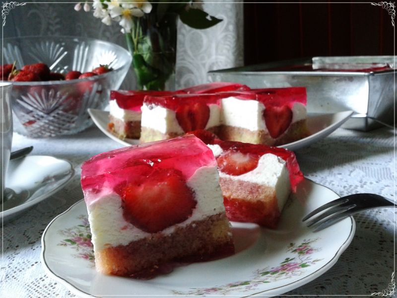 Serowo-śmietanowa rozkosz z truskawkami 