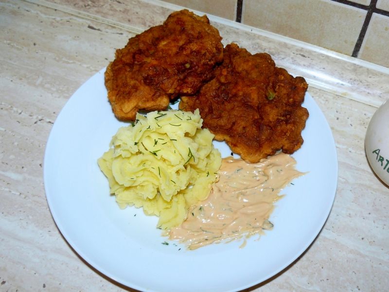 Serowo-ziołowe kotleciki z dipem i kremem 