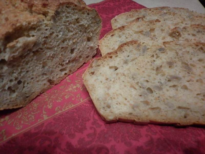 Serwatkowy chlebek z amarantusem i słonecznikiem