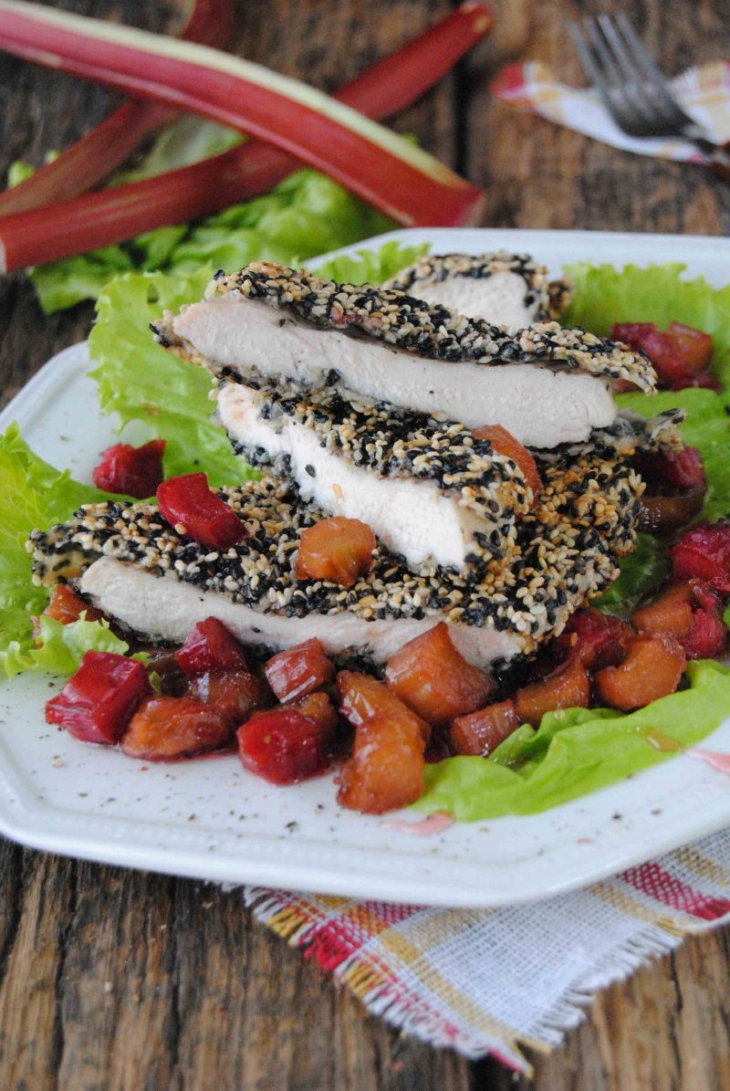 Sezamowy filet w  sosie rabarbarowym