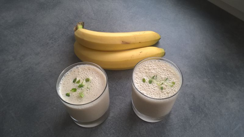 Shake bananowo-pomarańczowy z cynamonem Shake bananowo-pomarańczowy z cynamonem
