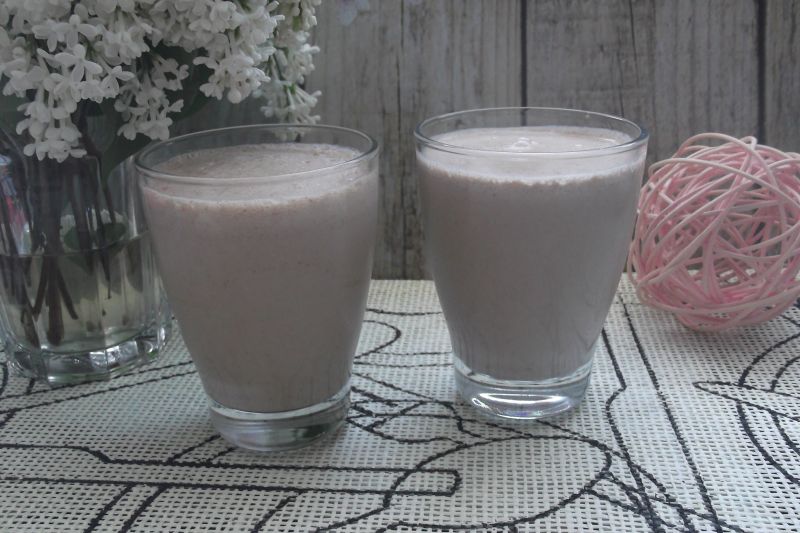 Shake czekoladowo-chałwowy