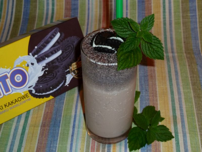 Shake z ciasteczkami Orito i miętą