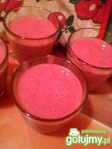 Shaker truskawkowy z lodami Shaker truskawkowy z lodami