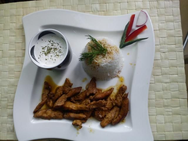 Shoarma z sosem czosnkowym Shoarma z sosem czosnkowym