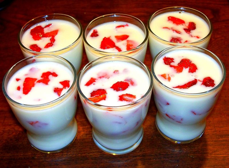 Shoty truskawkowo – kokosowe