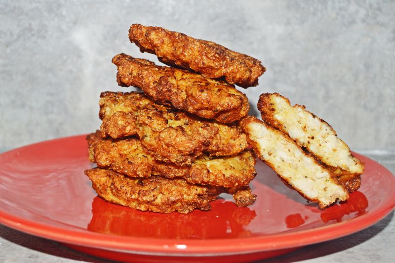 Siekane kotlety drobiowe z kaszą manną Siekane kotlety drobiowe z kaszą manną