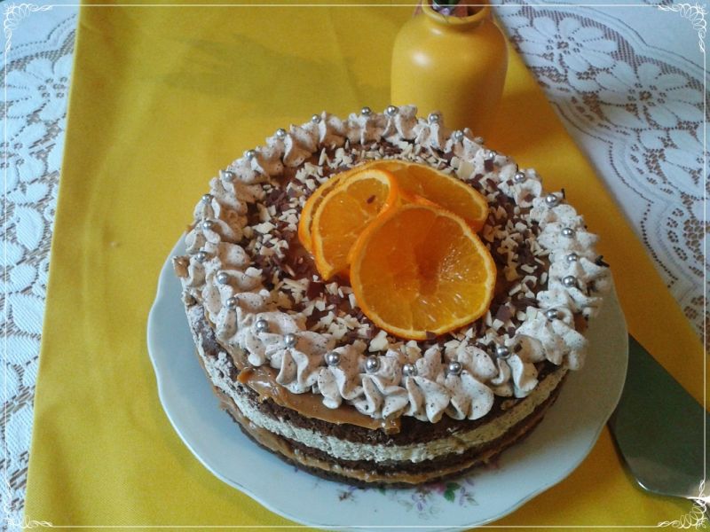 Skromny torcik krówkowo-kawowy