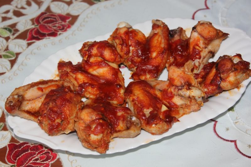 Skrzydełka czosnkowo-pomidorowe  Skrzydełka czosnkowo-pomidorowe