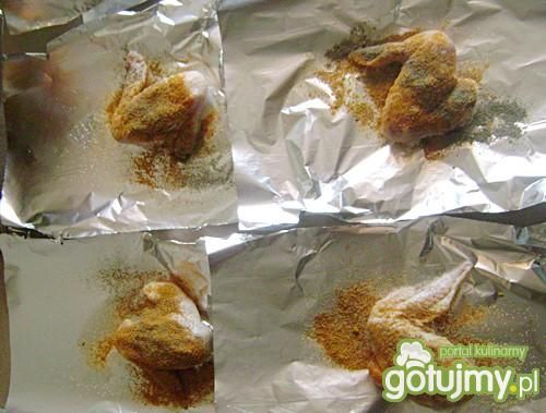 Skrzydełka drobiowe duszone we folii  Skrzydełka drobiowe duszone we folii