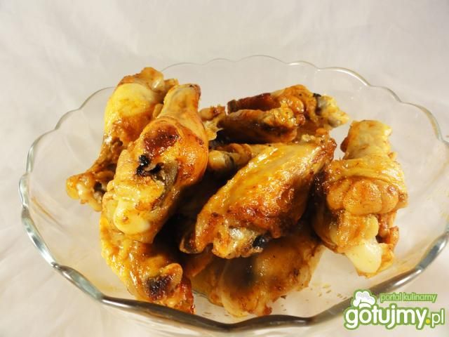 Skrzydełka i pałeczki w miodzie