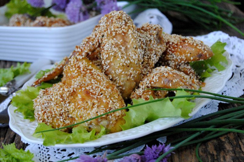 Skrzydełka pieczone  w sezamie Skrzydełka pieczone  w sezamie