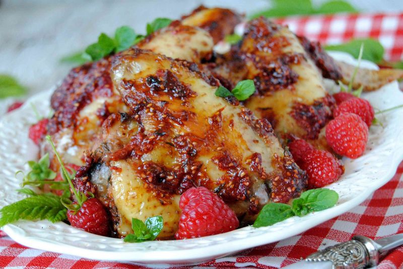 Skrzydełka w pikantnym malinowym sosie