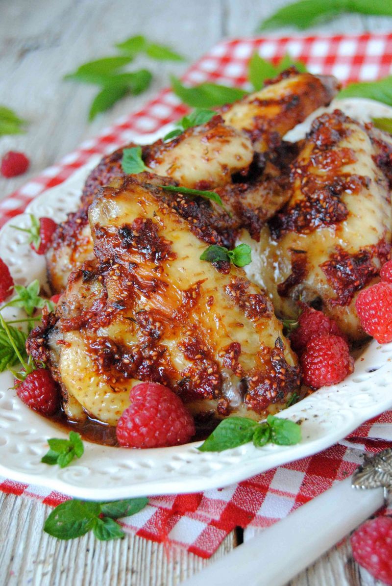 Skrzydełka w pikantnym malinowym sosie