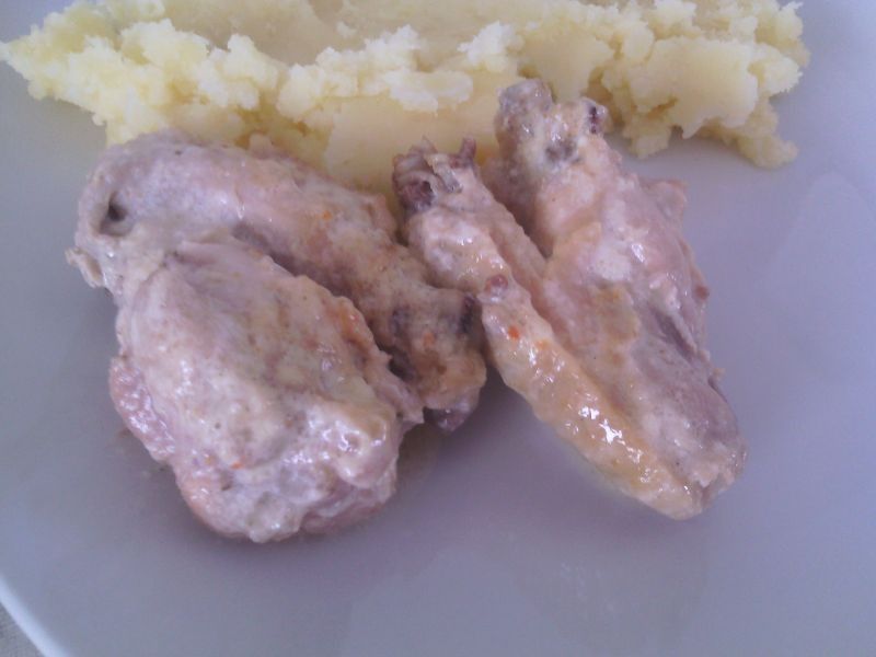 Skrzydełka w piwie i śmietanie Skrzydełka w piwie i śmietanie