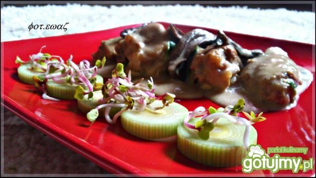 Skrzydełka w sosie grzybowym