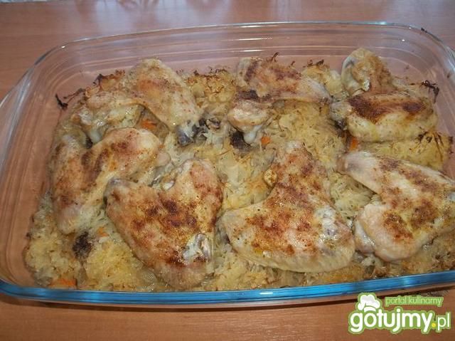 Skrzydełka z kurczaka na kapuście Skrzydełka z kurczaka na kapuście