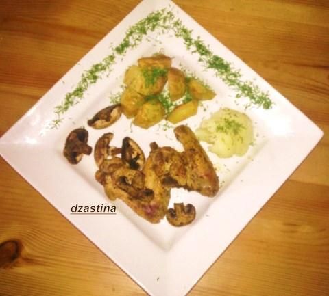 Skrzydełka z pieczarkami i pieczonymi ..
