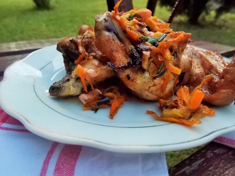 Skrzydełka z warzywami z grilla