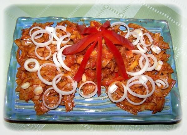 Śledź korzenny w czerwonym ...