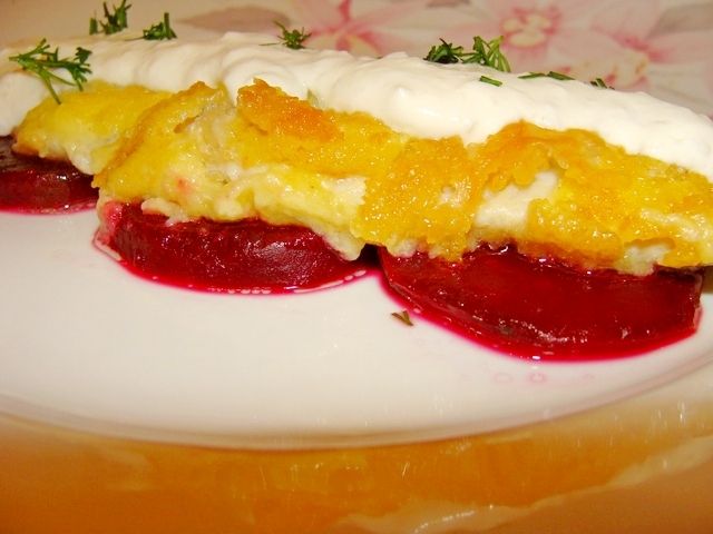 Śledź na buraczkach w sosie