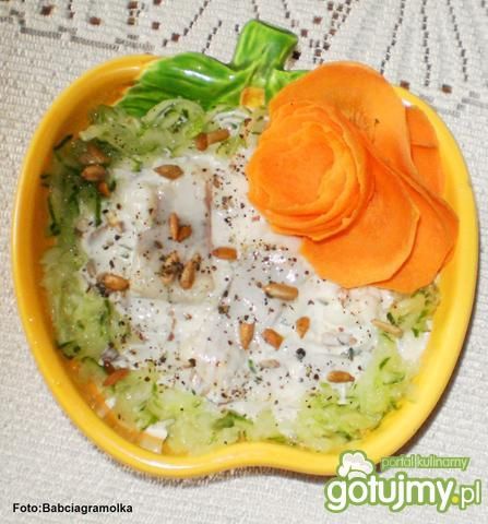 Śledź ogórkowo-słonecznikowy :