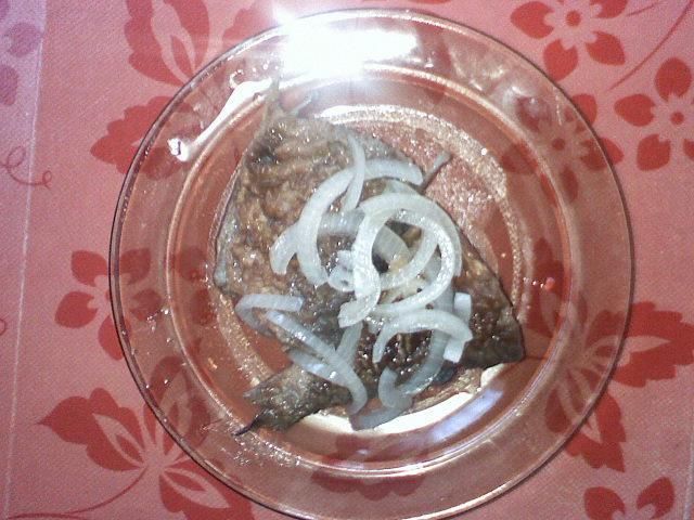 Śledź opiekany w zalewie octowej.