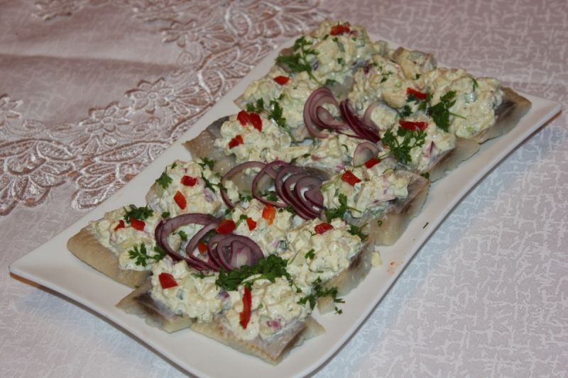 Śledź pod jabłkową pierzynką 