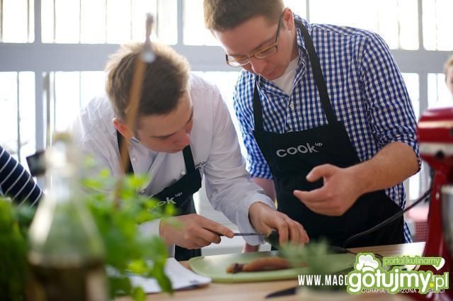 Śledź smażony z puree i sałatką z ogórka Śledź smażony z puree i sałatką z ogórka