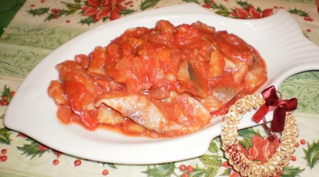 Śledź w dukanowym sosie salsa