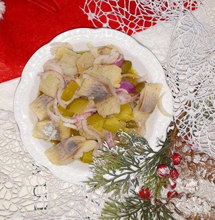 Śledź w oleju rydzowym (z ogórkiem kiszonym)